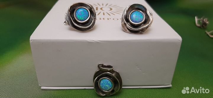 Серебряные серьги с опалом