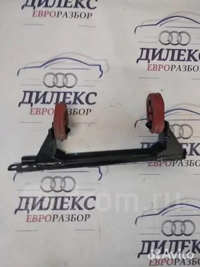 Кронштейн глушителя VW Golf V Variant 2003-2009