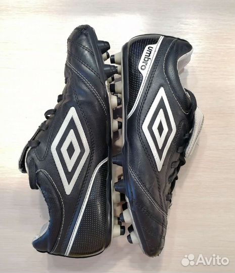 Футбольные бутсы Umbro кожаные, р-р 40 (25см)