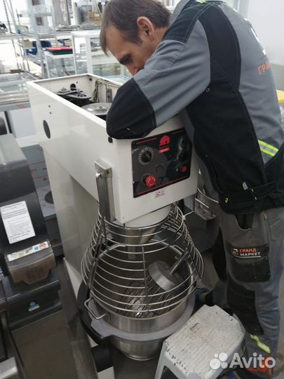 Помощник мастера по ремонту оборудования