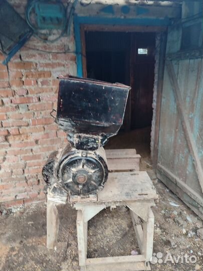 Мельница для зерна мощная электрическая