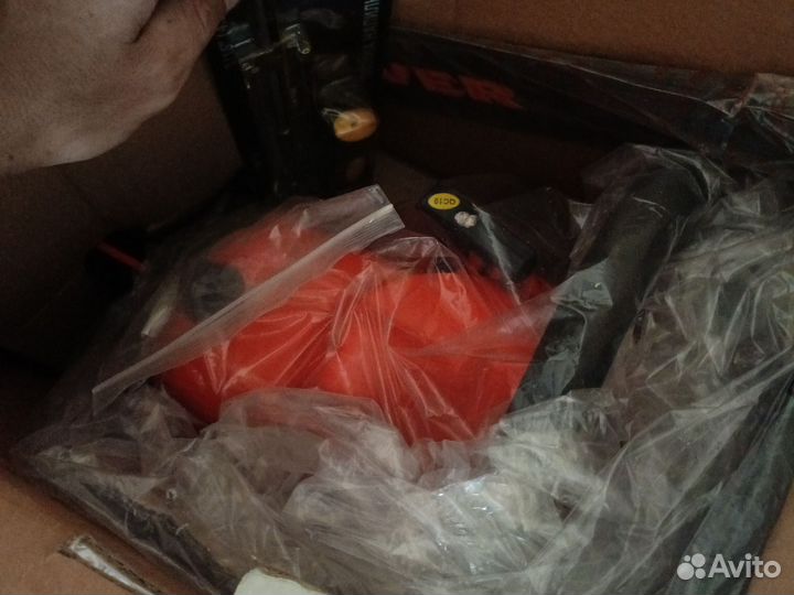 Продам новую бензопилу