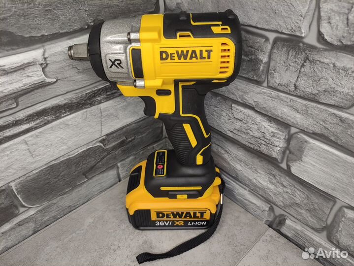 Гайковерт DeWalt аккумуляторный с оснасткой