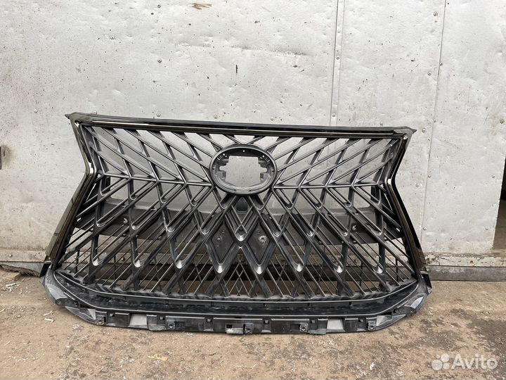 Решетка радиатора Lexus lx570