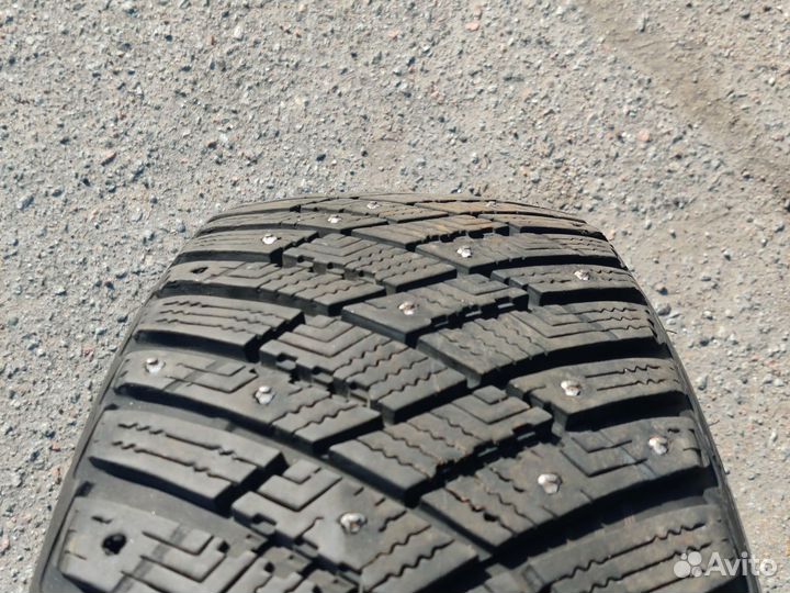Goodyear Ultragrip Ice Arctic 215/55 R17