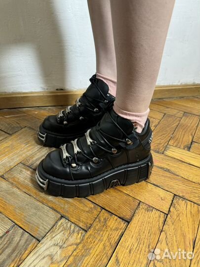 New rock ankle black tower with laces M- 106-S1