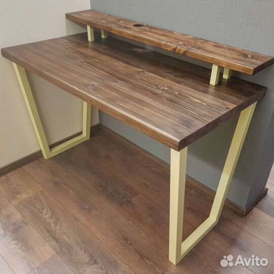 Компьютерный стол в стиле лофт