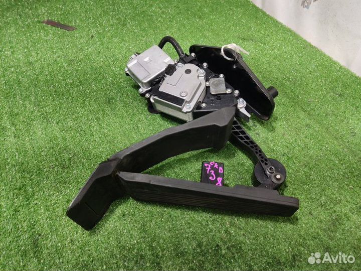 Педаль газа Nissan Fuga KNY51 VQ37VHR 2012