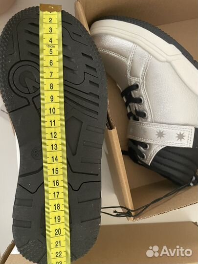 Демисезонные ботинки для девочки новые 31 размер