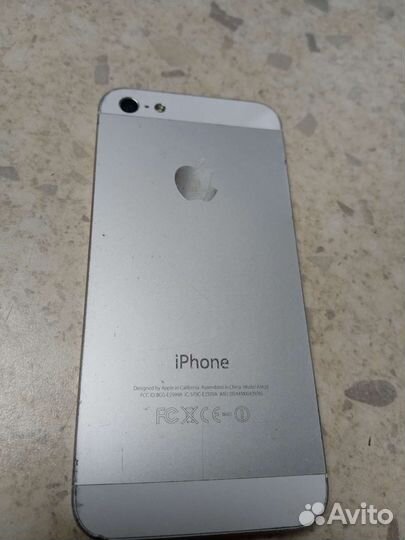 Телефон iPhone 5 и 5c