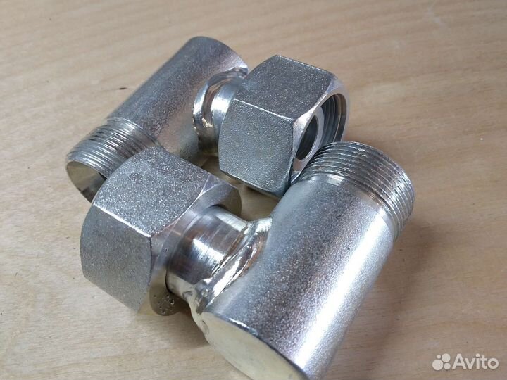 Штуцер соед. угловой шт/Гайка м 30*1,5/30*1,5