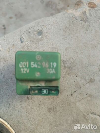 Реле топлевного насоса мерседес/Mercedes w202 c180