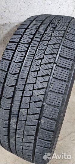 Bridgestone Blizzak VRX2 245/45 R19 98Q