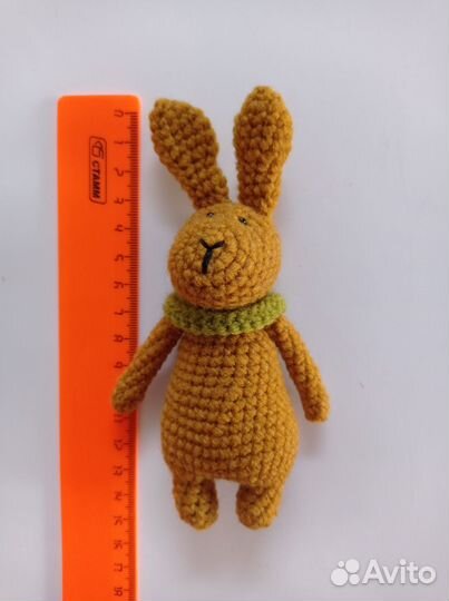 Вязаные зайчики ручной работы