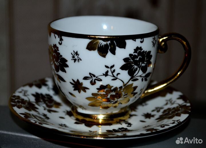 Изящная белоснежная с золотом кофейная пара