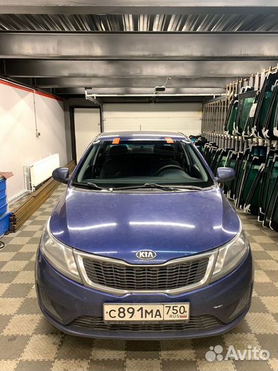 Стекло лобовое Киа Рио