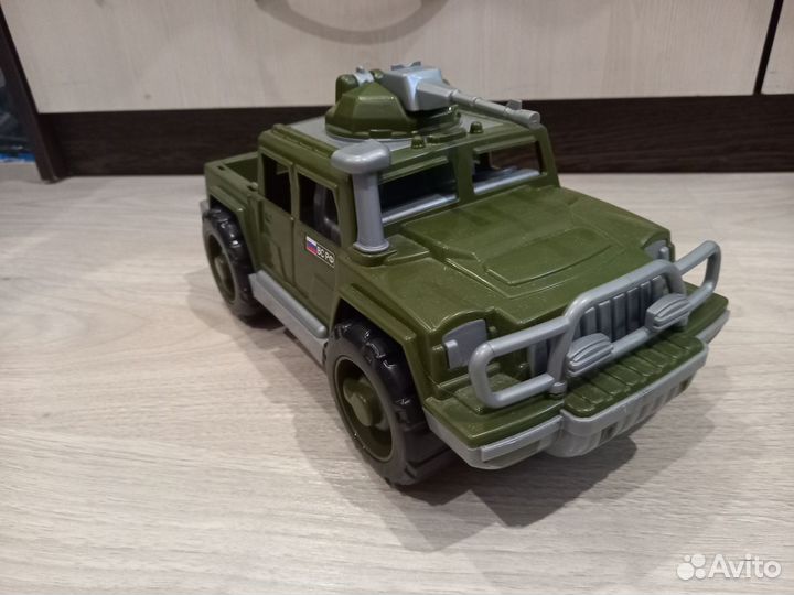 Машинки игрушки. Большие