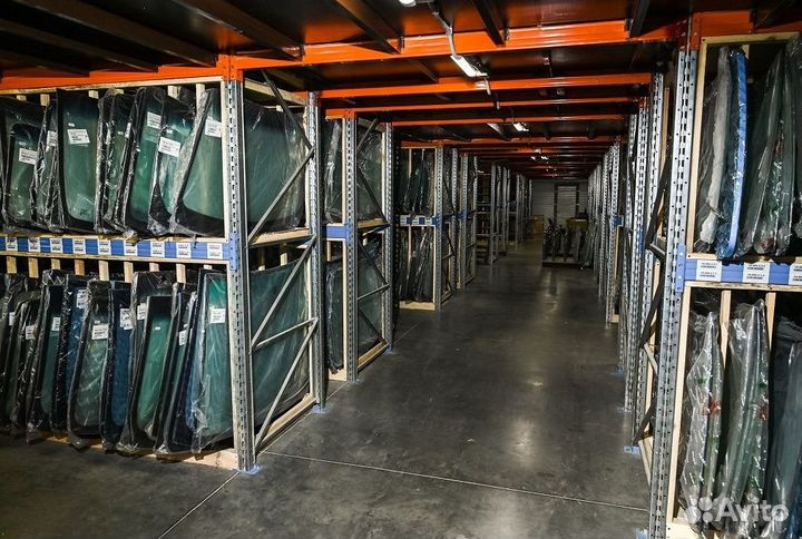 Стекло дверное правое верхнее для Caterpillar 428f