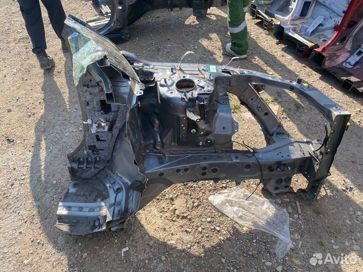 Передняя левая четверть Тойота Рав 4 50