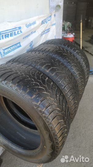 Bridgestone Blizzak Spike-01 235/60 R18 107T