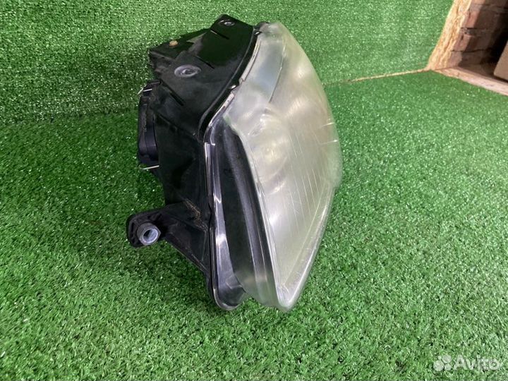 Фара ксеноновая передняя левая Volkswagen Passat