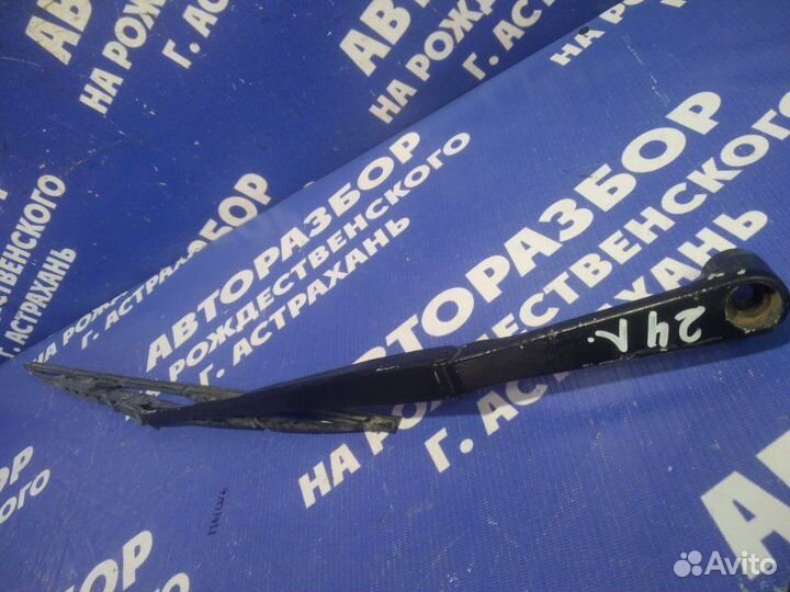 Левый поводок дворника Mitsubishi Pajero 2