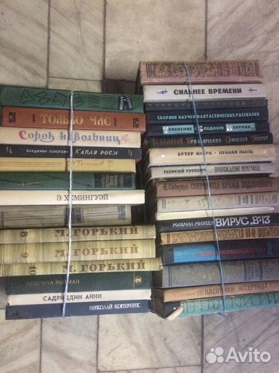 Книги - десяток стопок