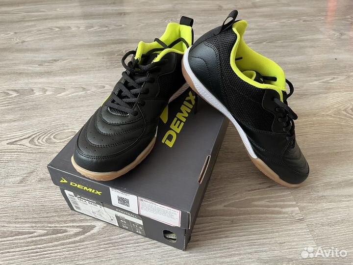 Кроссовки футзалки Новые Demix