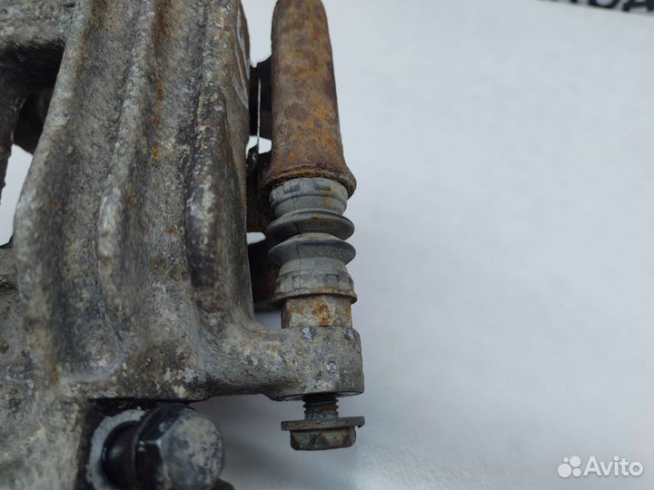 Суппорт тормозной задний левый Volkswagen Golf MK4