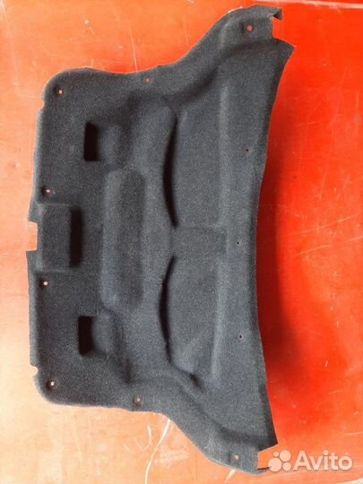 Обшивка крышки багажника Toyota Avensis