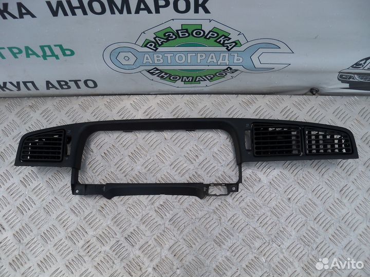 Накладка торпеды Фольксваген Пассат Б4 96г