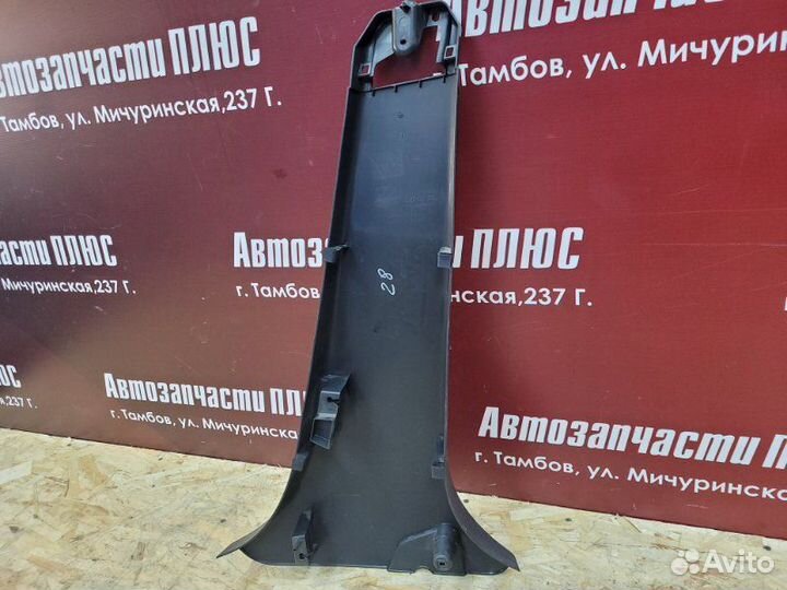 Обшивка средней стойки левая Renault Sandero