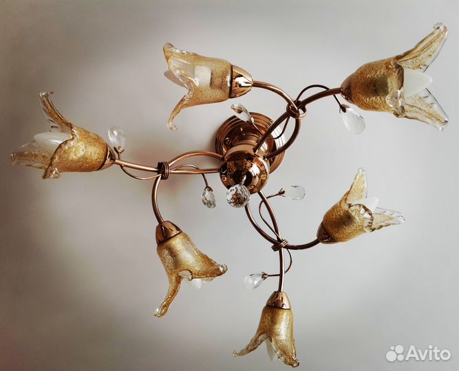 Продам люстру