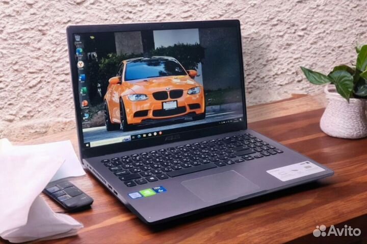 Отличный ноутубк Asus/SSD/Mx250/8GB