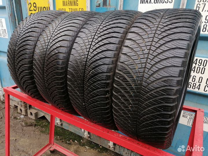 Goodyear Vector 4Seasons Gen-2 225/50 R17 98V