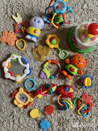 Погремушки и игрушки для ребенка