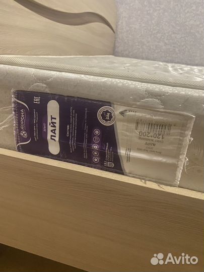 Кровать двухспальная с матрасом 120/200