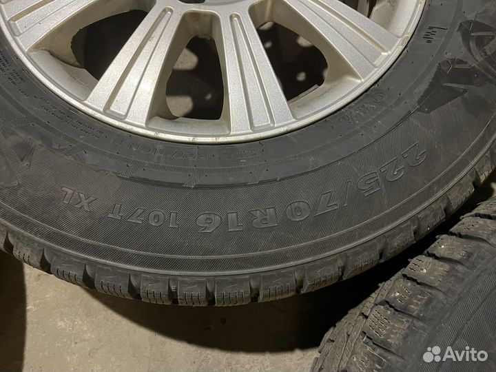 Зимняя резина на дисках 225/70 R16