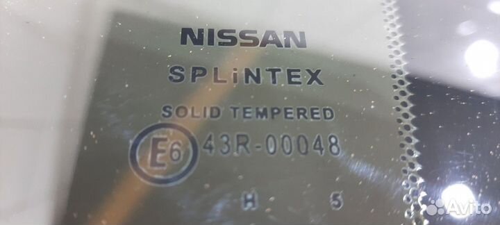 Стекло двери заднее левое глухое (Nissan Primera)