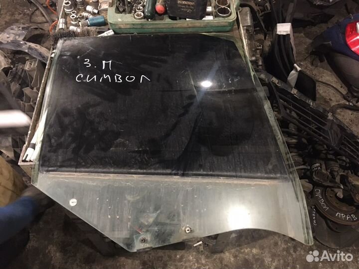 Заднее правое стекло Renault symbol 2