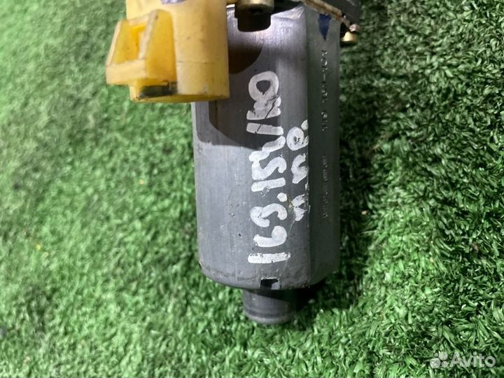 Мотор стеклоподъемника передний правый