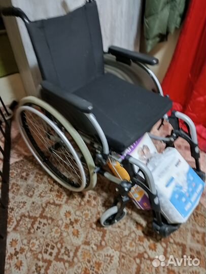 Коляска инвалидная и памперсы