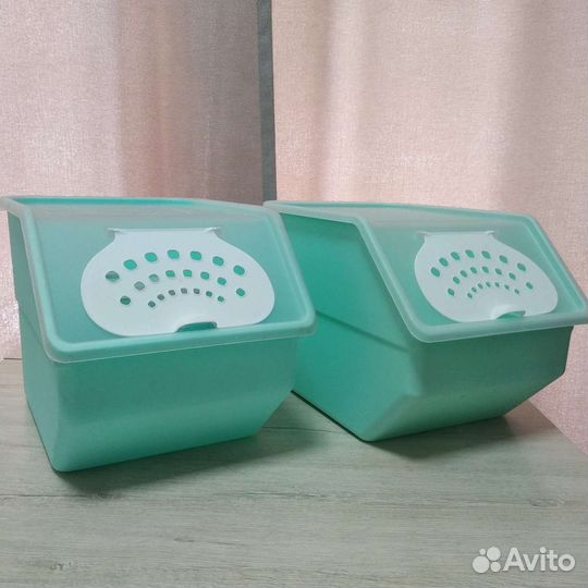 Два пластиковых ящика для овощей
