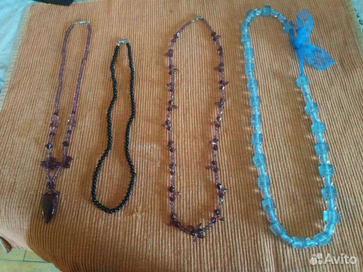 Бусы, кулоны, фигурки из камня