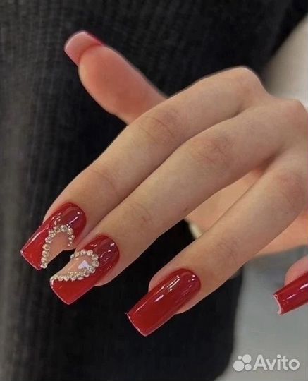 Модель на маникюр