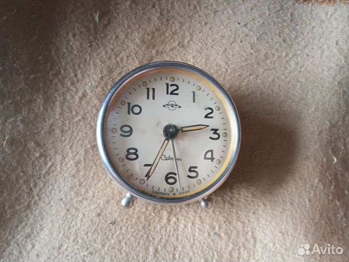 Часы будильник севани сделано в СССР