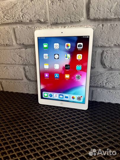 Планшет Apple iPad Air 64Gb (11)