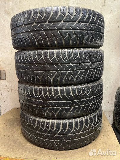 Bridgestone Ice Cruiser 7000 215/65 R16 98T