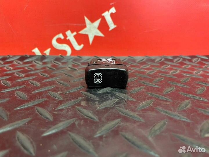 Кнопка выключения моторного тормоза