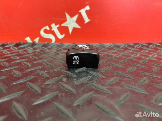 Кнопка выключения моторного тормоза